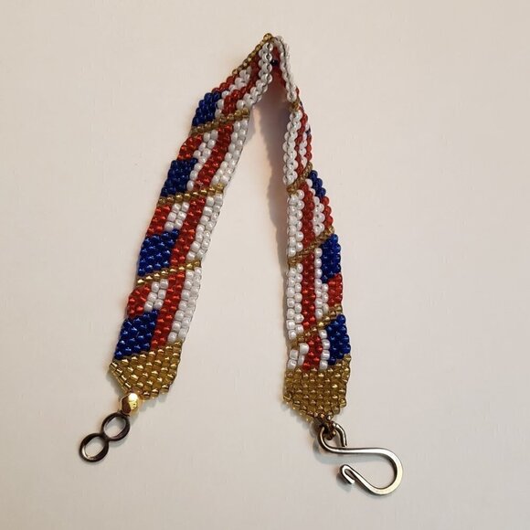 Handcrafted Beaded American Flag Patriotic Bracelet 7.5 inches - Picture 5 of 8